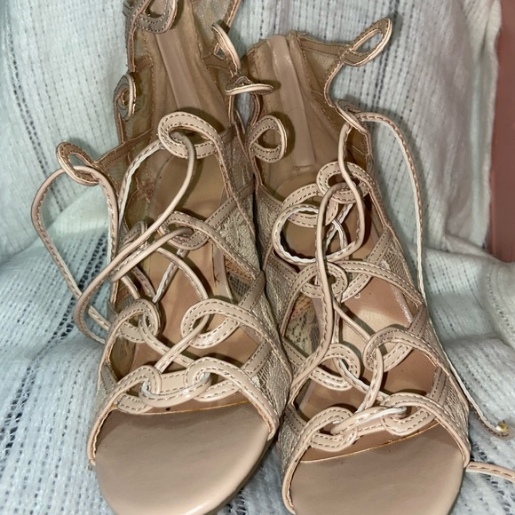 SOLD Lace design heels blush pink - Picture 3 of 6